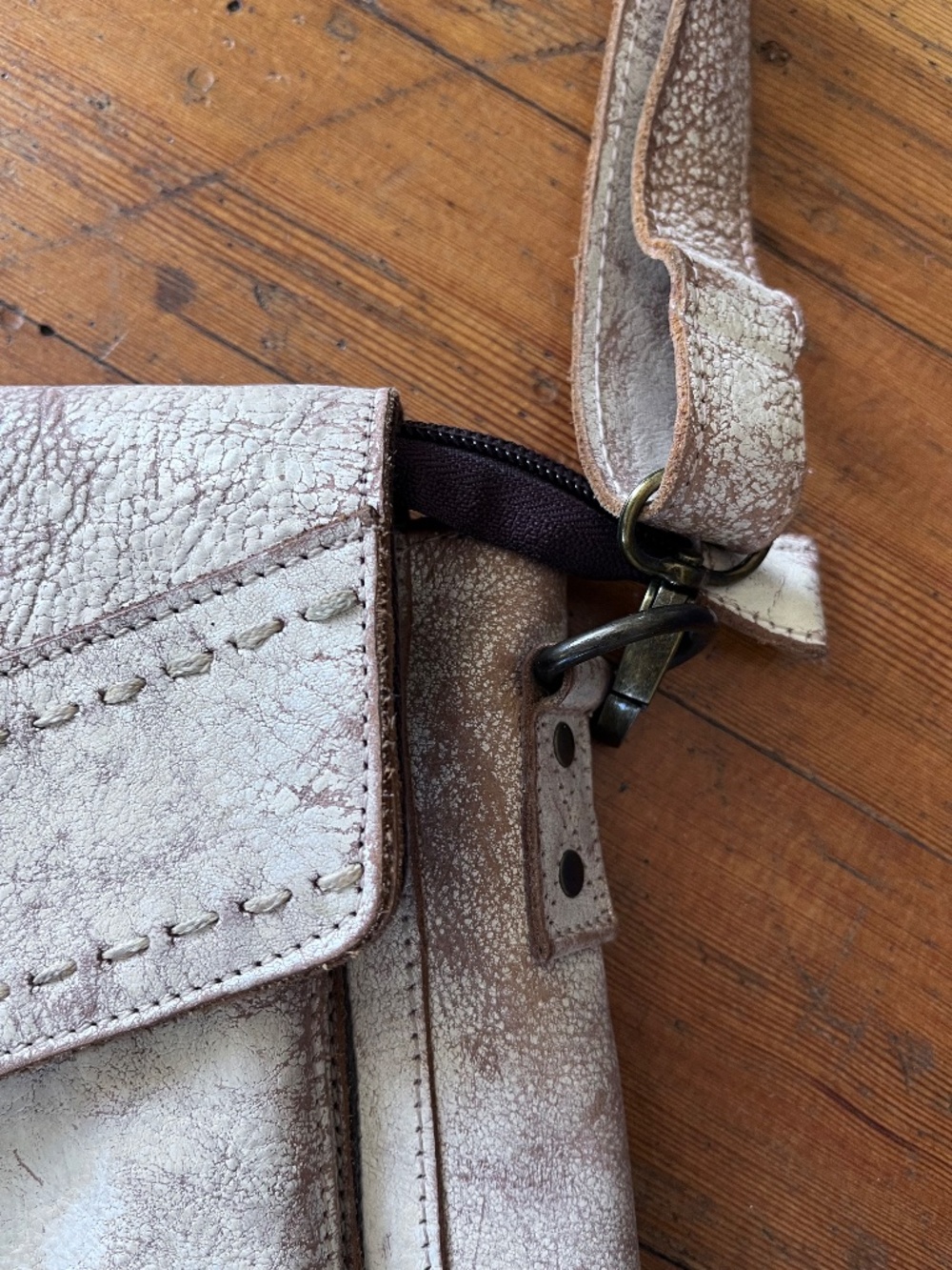 Bed Stu Ainhoa LTC Crossbody Leather Purse - Picture 6 of 14